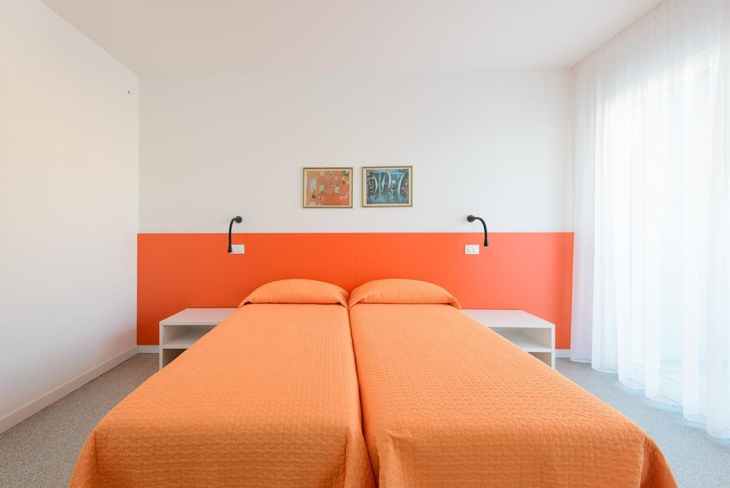 Apartamento Residenza Edda Lignano Sabbiadoro Habitación foto